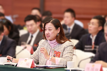 Dr Lo serves as the Vice President of the Hong Kong Association for the Advancement of Science and Technology and a member of the Shenzhen Municipal Committee of CPPCC,making dedicated efforts to education and youth development.