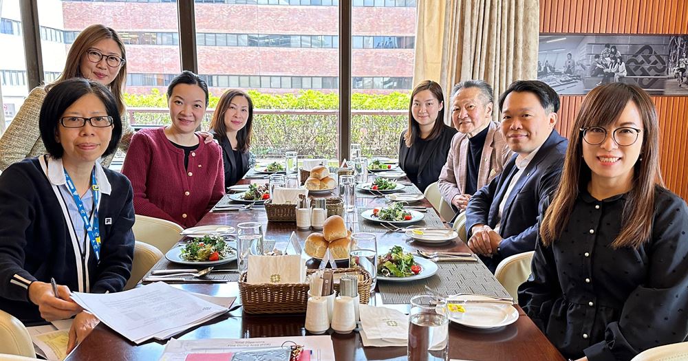 Lunch Gathering after Meeting 22000x1050