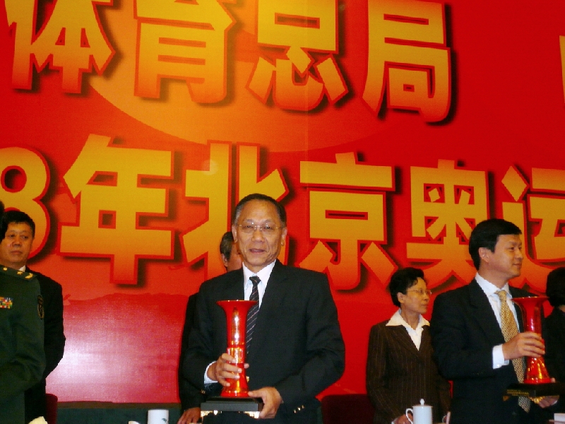 PolyU duo receives special awards for contribution to Beijing Olympics