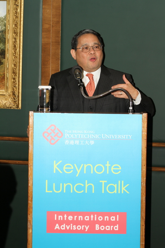 理大特别为各委员安排了一场由利丰集团主席冯国经博士主讲的午餐讲座，讲题为《珠江三角洲的发展及其影响》