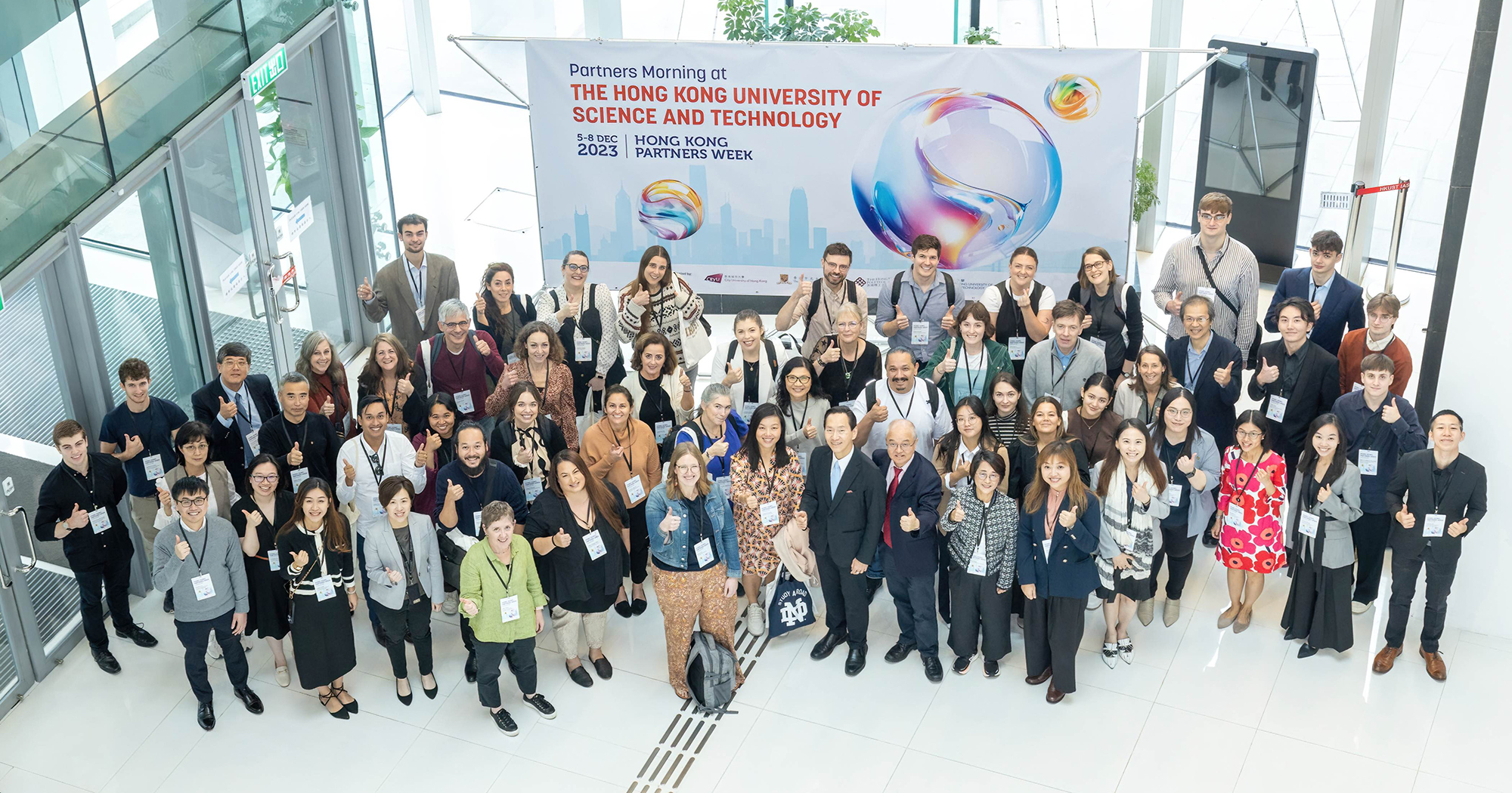 HKUST Vice-President for Institutional Advancement Prof. WANG Yang (first row, eighth right) welcomes the participants to visit HKUST.