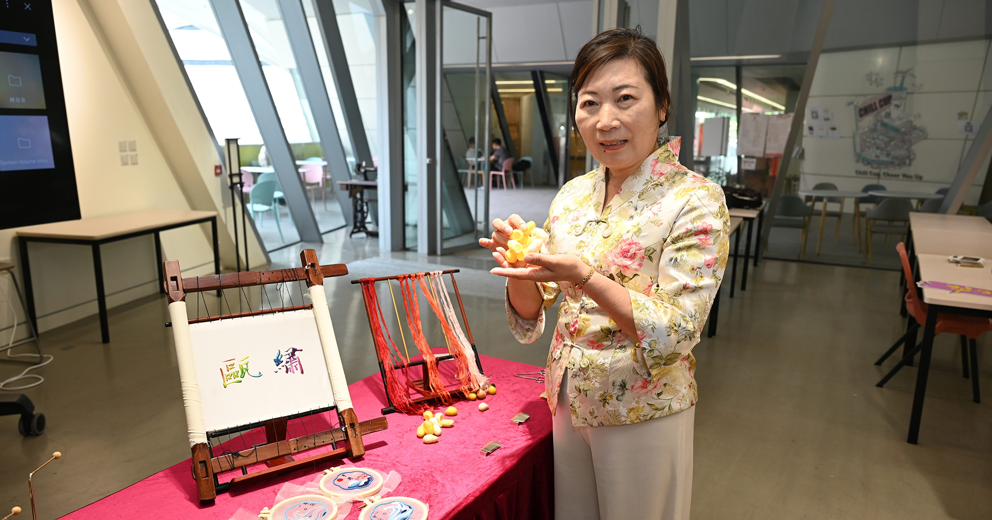 In addition to the Exhibition, there are workshops designed to reveal the skills of Ou embroidery, fostering an appreciation for the culture and excellence in craftsmanship.