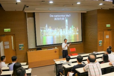 Mr Lam Chiu-yin shares his views with participants