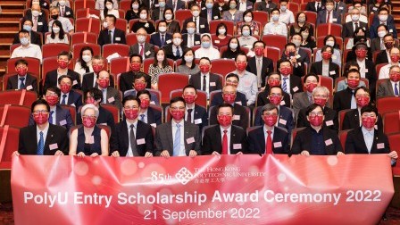 逾500学生获颁入学奖学金