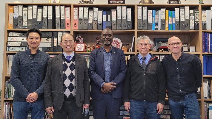   The PolyU delegation met with Prof. Washington Ochieng, Head of the Department of Civil and Environmental Engineering, Faculty of Engineering, Imperial College London (centre) to strengthen partnership.