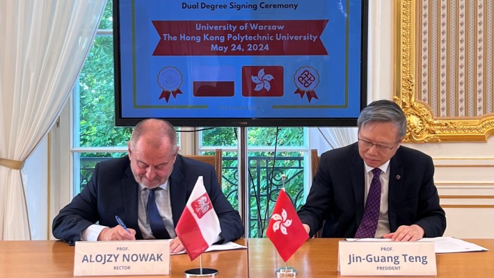 At the University of Warsaw (UW) in Poland, President Teng (right) and the Rector of UW signed a formal partnership agreement for a dual bachelor’s degree programme between the universities.