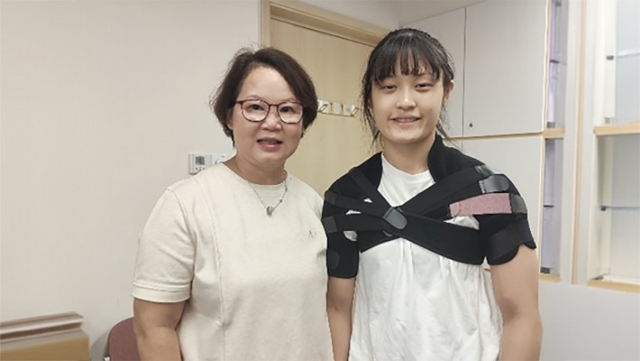 Prof. Amy Fu (left) and Hong Kong's judoka Ms Wong Ka-lee (right), who is wearing the shoulder brace designed by the PolyU team. Ka-lee is preparing to take on her first-ever Olympic Games.