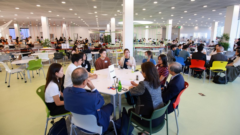 The UGC members engaged in face-to-face dialogue sessions with nearly 50 PolyU undergraduate, master’s and PhD students.