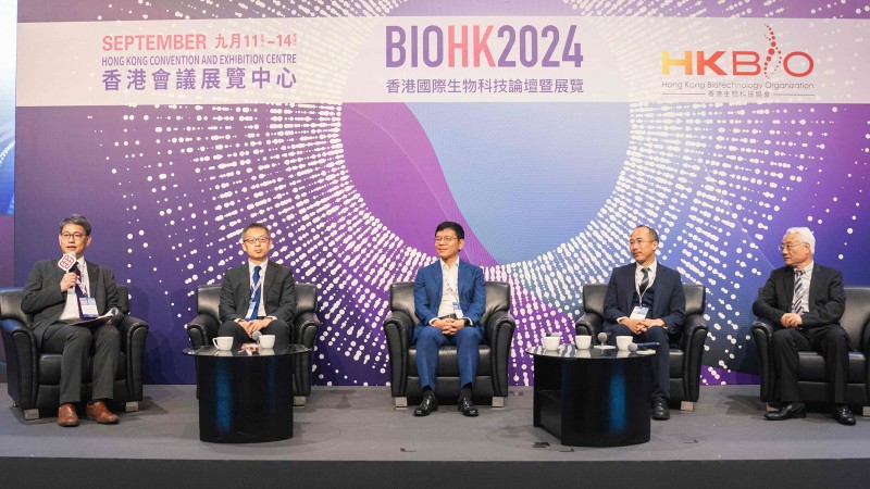 Prof. Christopher Chao, Vice President (Research and Innovation) of PolyU (left), hosted the “PolyU Forum”at the BIOHK2024 following the signing ceremony.