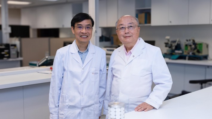 The teams of Prof. Daniel Lau (left) and Prof. Yung Kai-leung (right) collaborated to develop an in-orbit material experiment testbed. This project successfully completed catalyst material experiments in Low Earth Orbit and marks Hong Kong’s first reusable experimental payload to return from space.