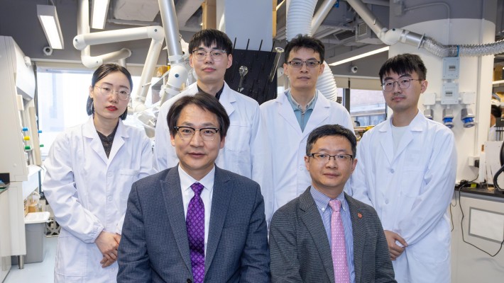 A research team led by Prof. Wang Zuankai (left, front row), and Prof. Yao Haimin (right, front row), has invented a self-powered mechanism of freezing droplet ejection that allows droplets to shoot themselves away. Research team members include Dr Zhang Huanhuan (left, back row), Mr Zhang Wei (2nd from left, back row), Dr Jin Yuankai (2nd from right, back row), and Mr Wu Chenyang (right, back row).